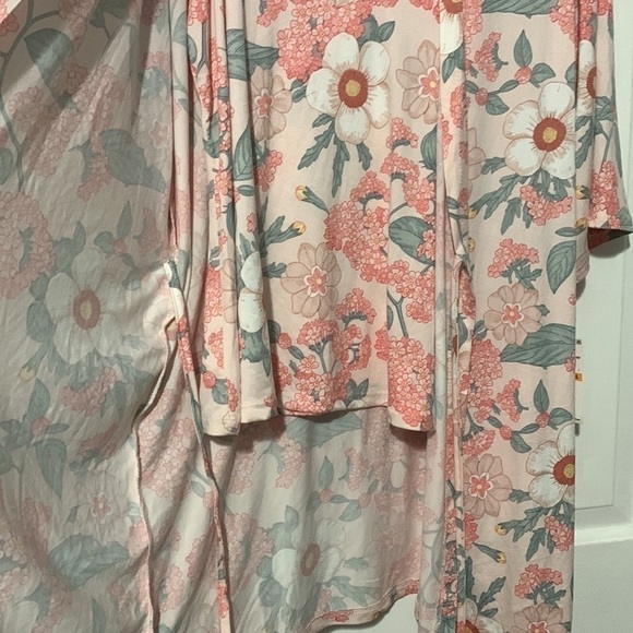 NWT Flora Nikrooz pink and green floral cami and robe set - Picture 3 of 14